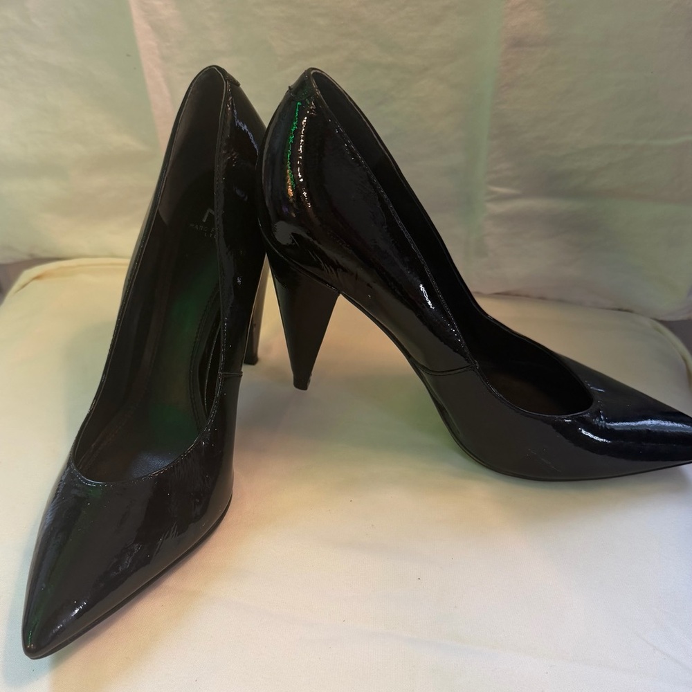 Marc Fisher Black Patent Leather Pointed Toe Pumps – Size 7 – Classic Heels
